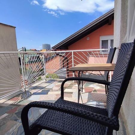 Udoban Stan Sa Terasom U Mirnom Okruzenju Apartamento Zagreb Exterior foto