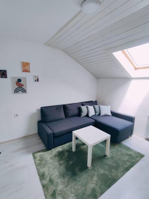 Udoban Stan Sa Terasom U Mirnom Okruzenju Apartamento Zagreb Exterior foto