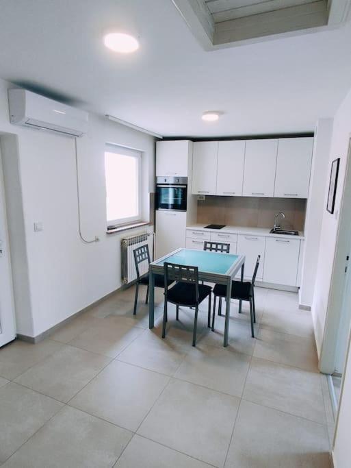 Udoban Stan Sa Terasom U Mirnom Okruzenju Apartamento Zagreb Exterior foto