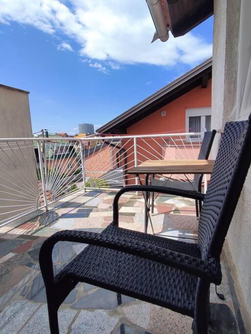 Udoban Stan Sa Terasom U Mirnom Okruzenju Apartamento Zagreb Exterior foto